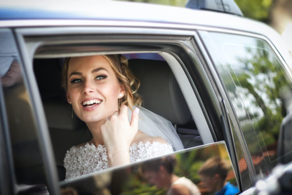 ingresso della sposa in auto 